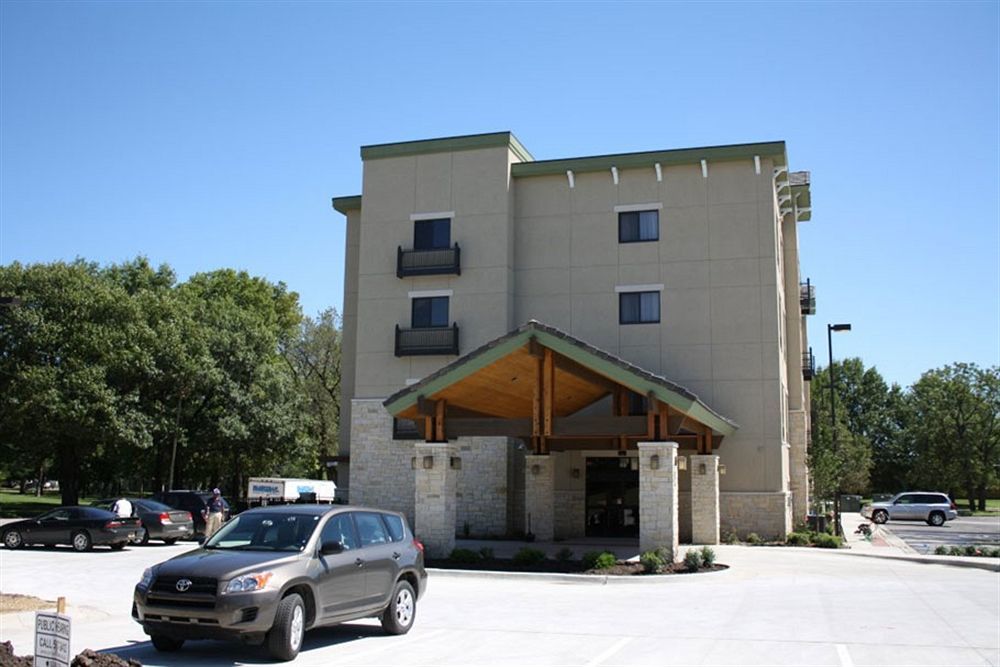 Parkwood Inn & Suites Manhattan Exterior foto